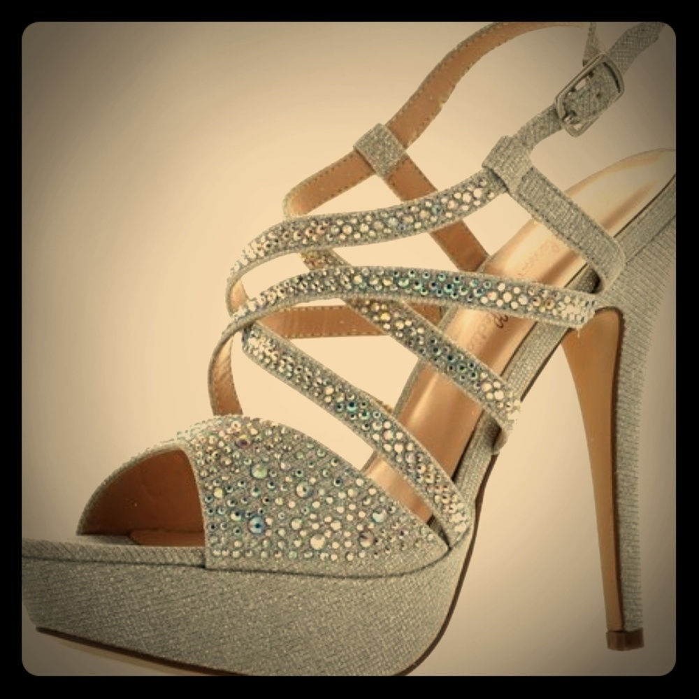 DE Blossom Collection Silver Pumps 9.5